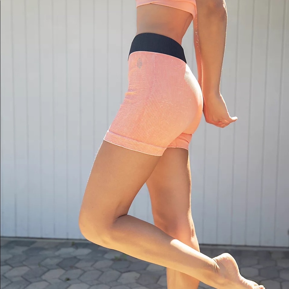 Free People Movement Prajna Short xs/s coral reef